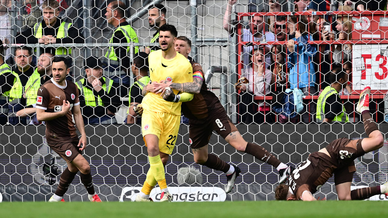 FC St. Pauli: Späte Pleite, 2 x Gelb-Rot: Stuttgart versaut Retter-Party | Sport
