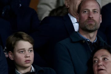 Seltene Momente: Hier fiebern William und Sohn George beim Fußball mit