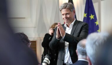 "Fast übermenschliche Leistung": Jubel zum Abschied für Habeck - Lob von Nachfolgerin Reiche