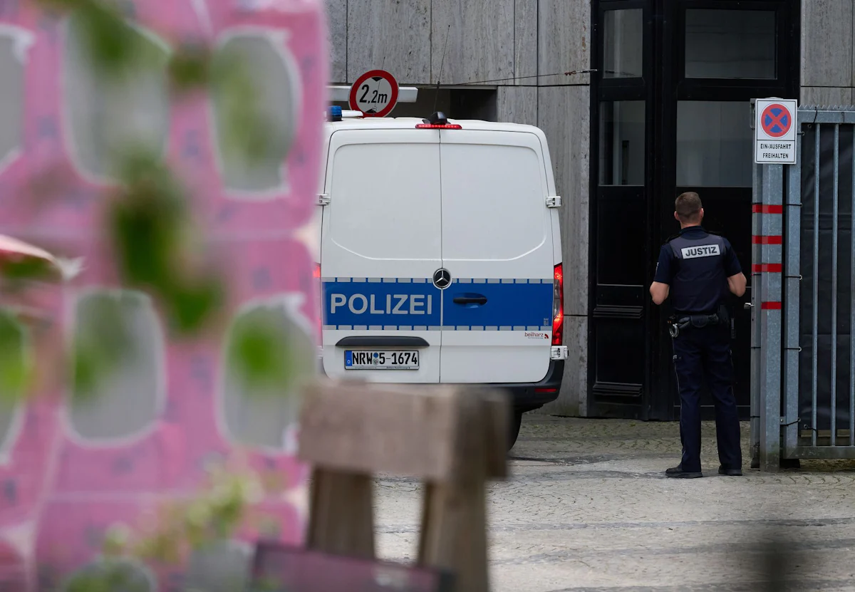 Was war das Motiv? - Angriff vor Bar: 35-Jähriger wegen Mordversuchs in U-Haft - Panorama