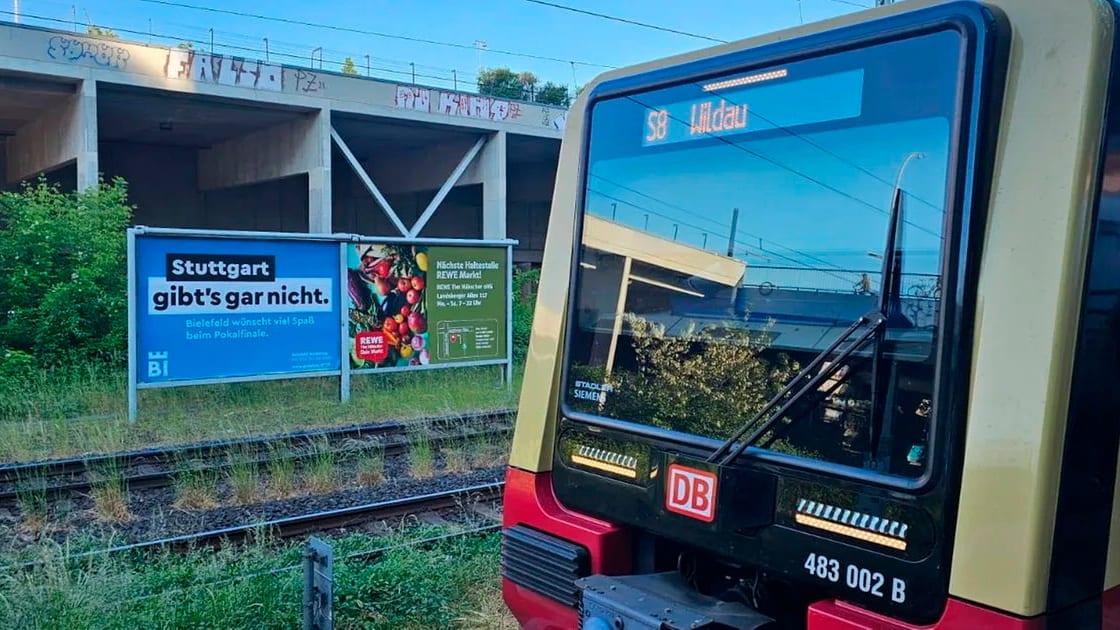DFB-Pokal: Plakat-Offensive in Berlin: Bielefeld provoziert Stuttgart! | Sport
