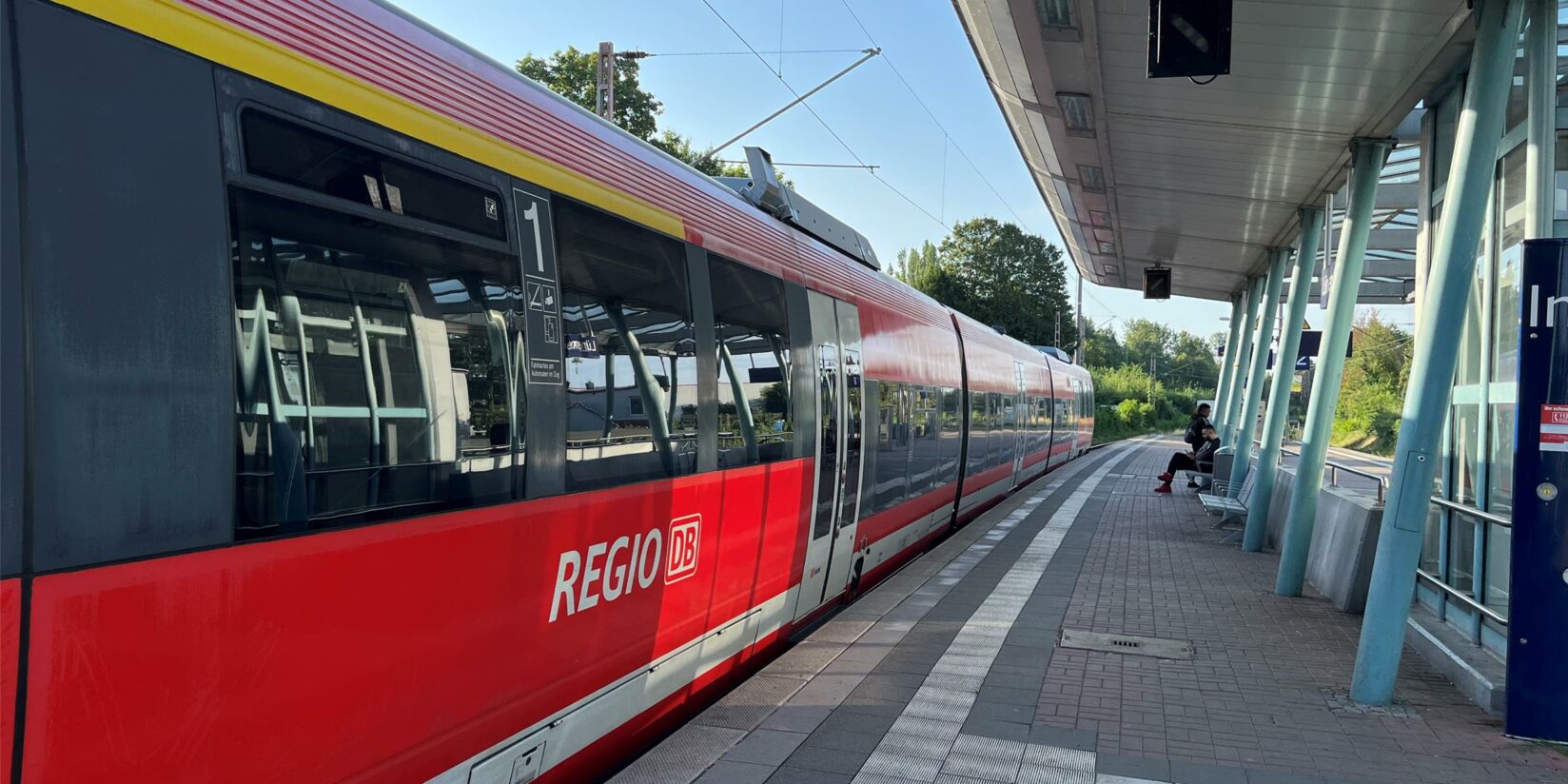 Bahnstrecke zwischen Lünen und Dortmund gesperrt: Personen auf den Gleisen