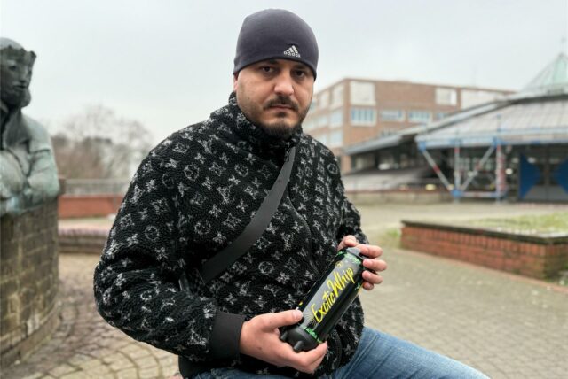 In Dortmund ist die Diskussion um die Partydroge weiter als in Castrop-Rauxel. So bekannte sich im März auch der Dortmunder Alan Mehovic (29) öffentlich dazu, exzessiv Lachgas konsumiert zu haben. Nun trägt er die Schäden davon: eine Nervenkrankheit, die ihm sogar das Gehen schwer macht.