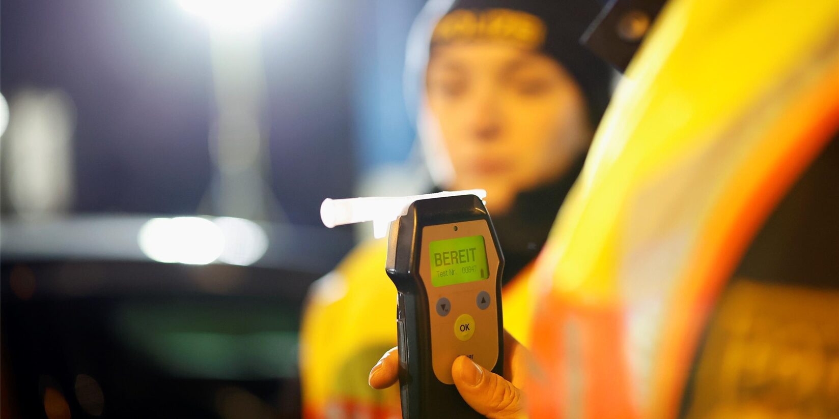 Betrunkener Fahrer flüchtet verletzt vom Unfallort