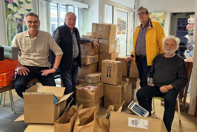 Bernd Kemper, Theo Haggeney, Martin Gröpper und Hermann Döbber haben die Pakete für die Ukraine gepackt.
