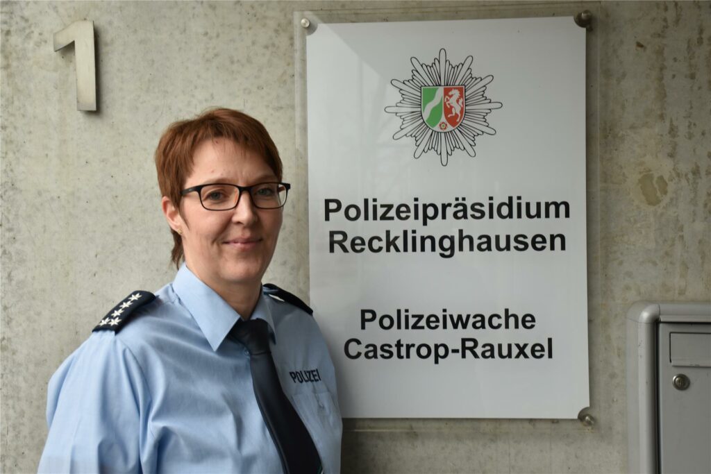 Esther Arnold-Strunz kam vor fünf Jahren als Nachfolgerin von Rolf Skraburski, der nach zehn Jahren den Dienst in Castrop-Rauxel beendete, in die Wache in Castrop.