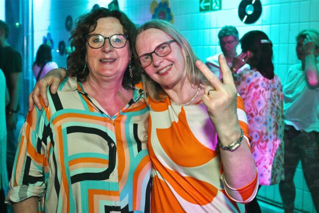 Partygäste beim Tanz in den Mai in der Schwarzkaue auf Schlägel & Eisen.