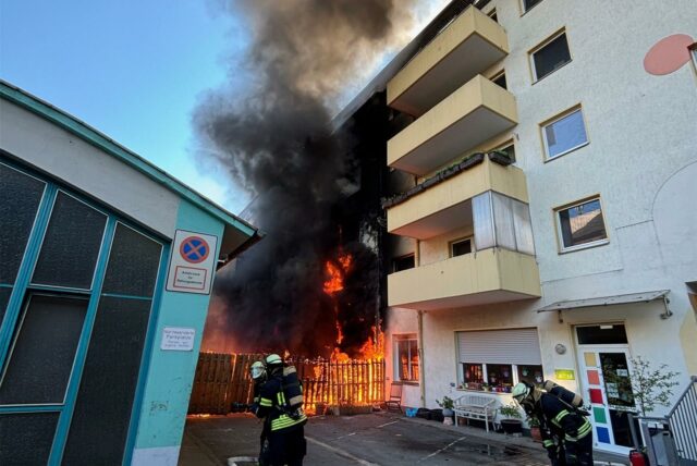 Ein Brand an der Oesterholzstraße in Dortmund verursachte viel Rauch