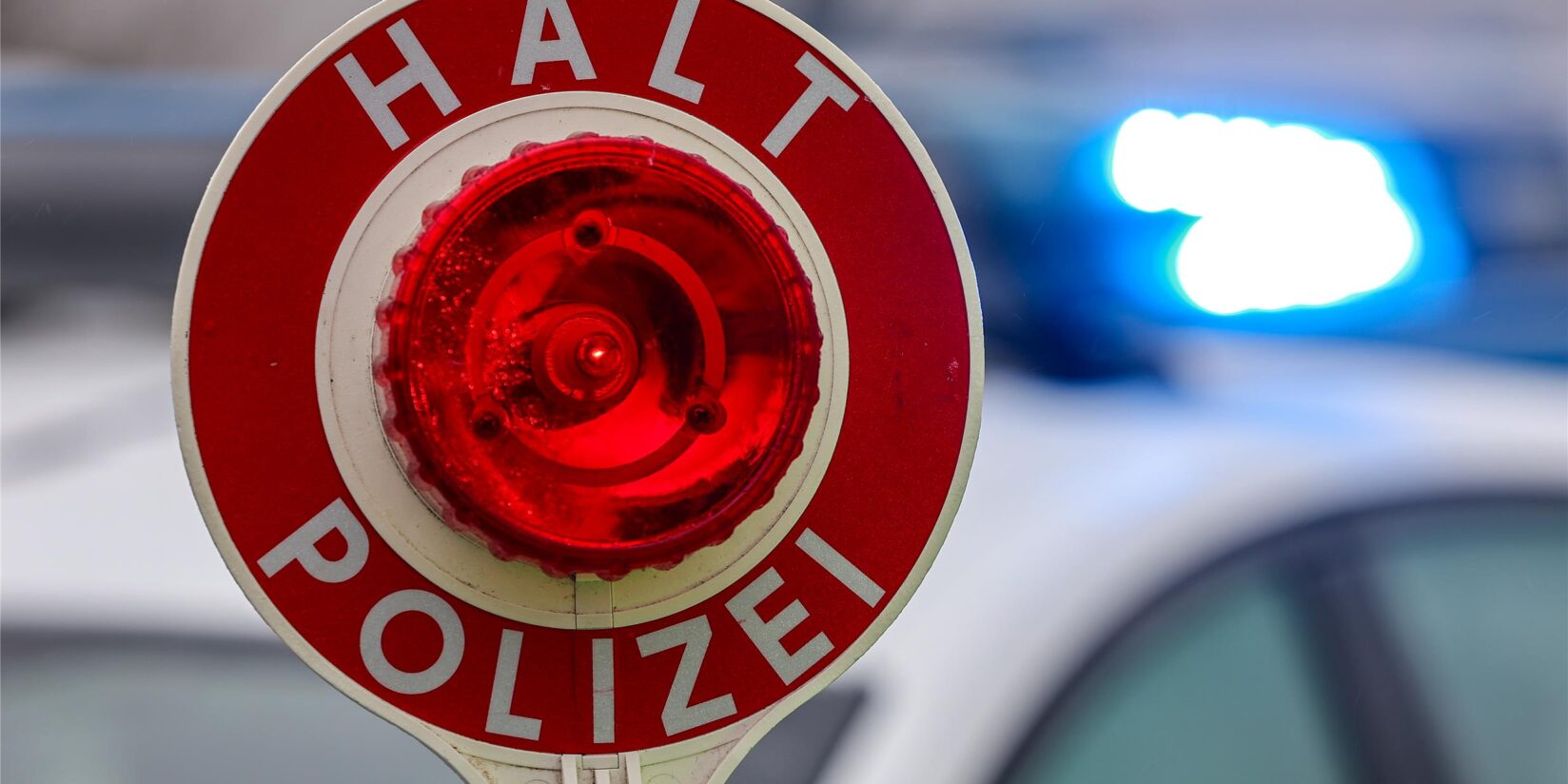 Jugendliche flüchten mit gestohlenem Pkw