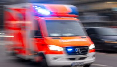 Unfall zwischen zwei Mopeds: Zwei Fahrer schwerverletzt