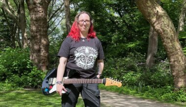 Gitarristin Stephanie Plewka spielt in fünf Bands