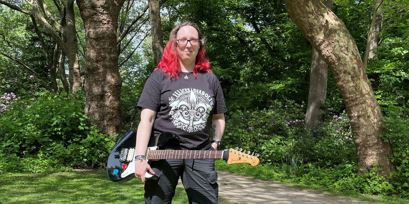 Gitarristin Stephanie Plewka spielt in fünf Bands