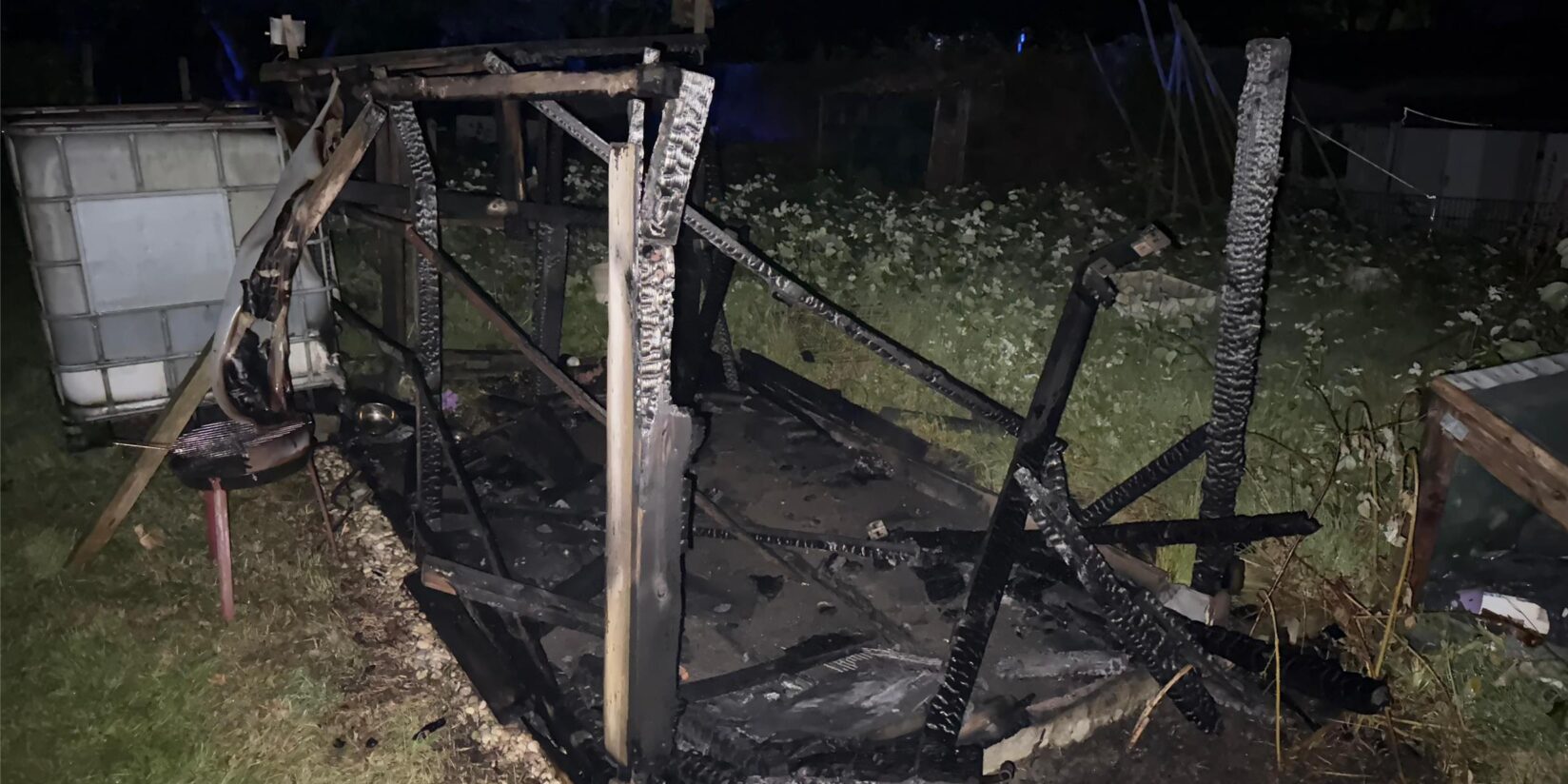 Verschlag am Paschenberg in Flammen