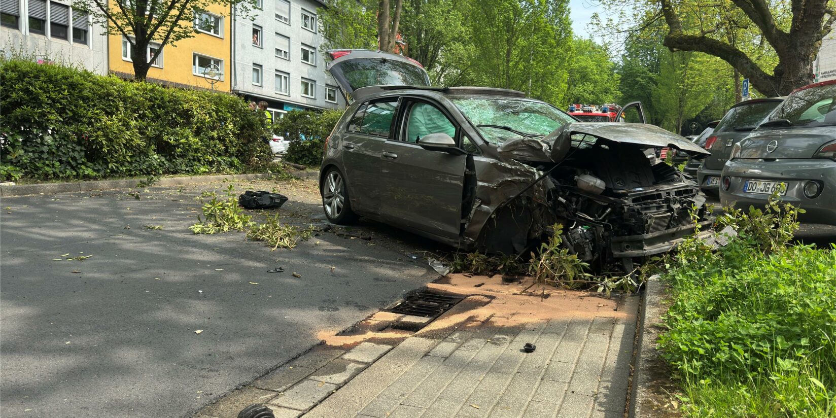 Schwerer Unfall mit mehreren Verletzen : Märkische Straße ist gesperrt