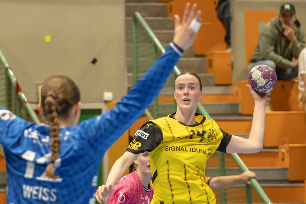  Alieke van Maurik wirft.
