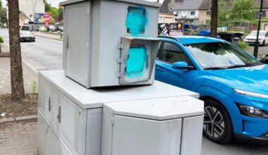 Panzerblitzer an Ewaldstraße mit Farbe besprüht