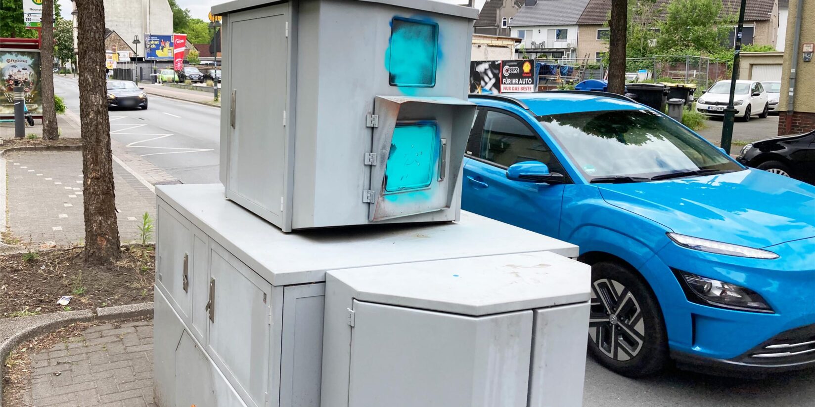 Panzerblitzer an Ewaldstraße mit Farbe besprüht