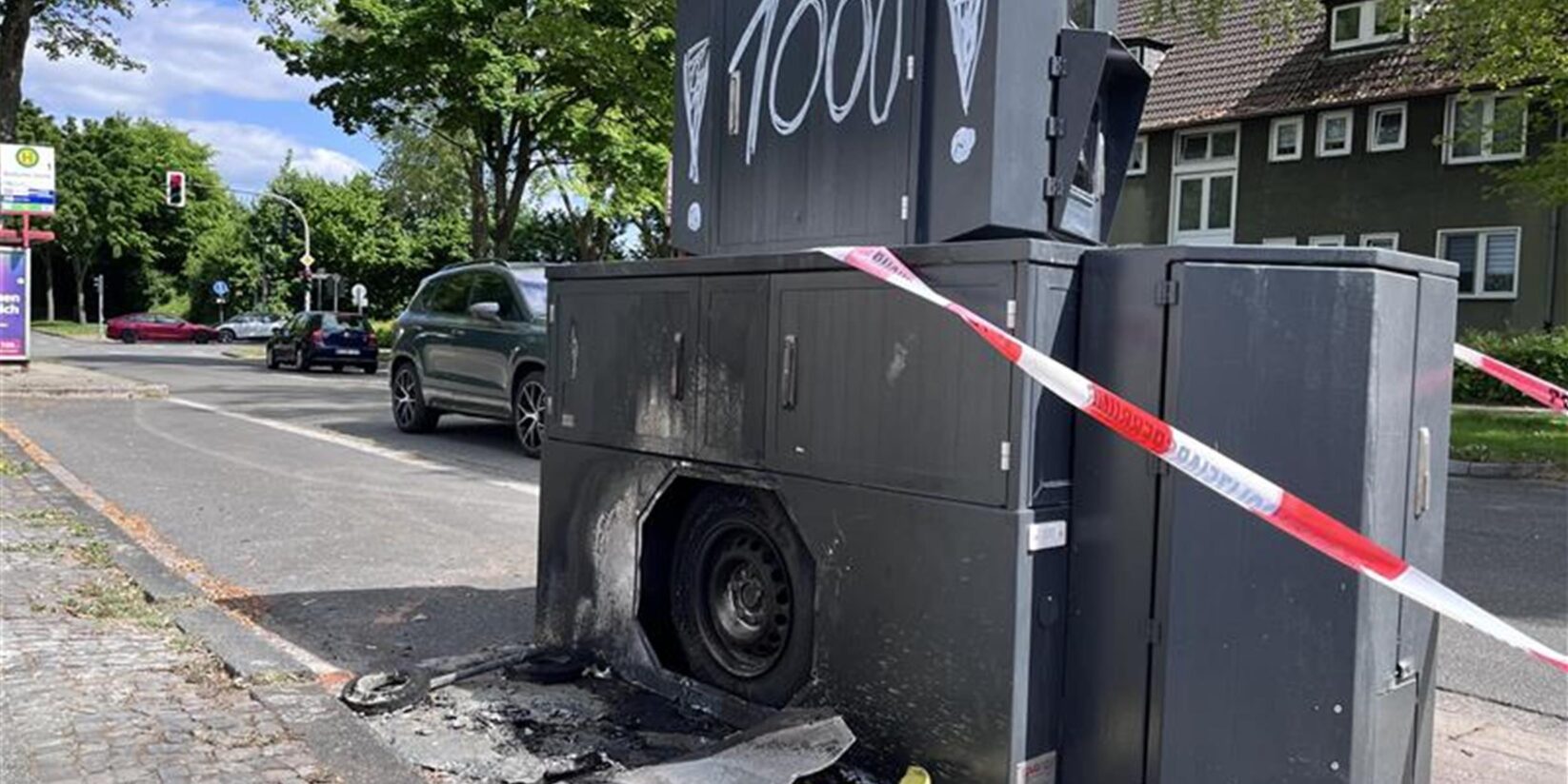 Feuer in der Nacht, Blitzer brennt