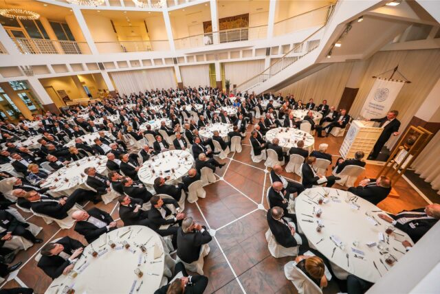 Am Freitagabend (9.5.) versammeln sich erneut bedeutende Dortmunder Persönlichkeiten im Saal des Rathauses.