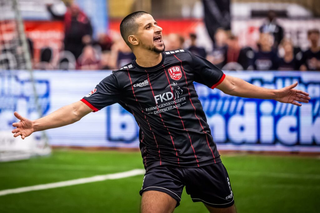 Ilias Anan jubelt bei der Dortmunder Hallenstadtmeisterschaft