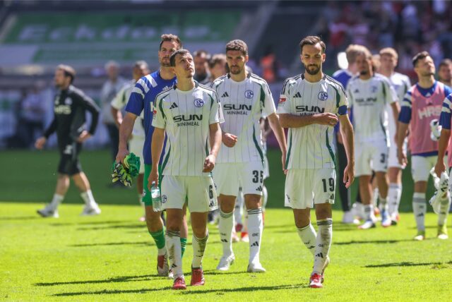 Enttäuschten wieder einmal: Schalkes Spieler (v. l.) Ron Schallenberg, Marcin Kaminski  und Kenan Karaman.