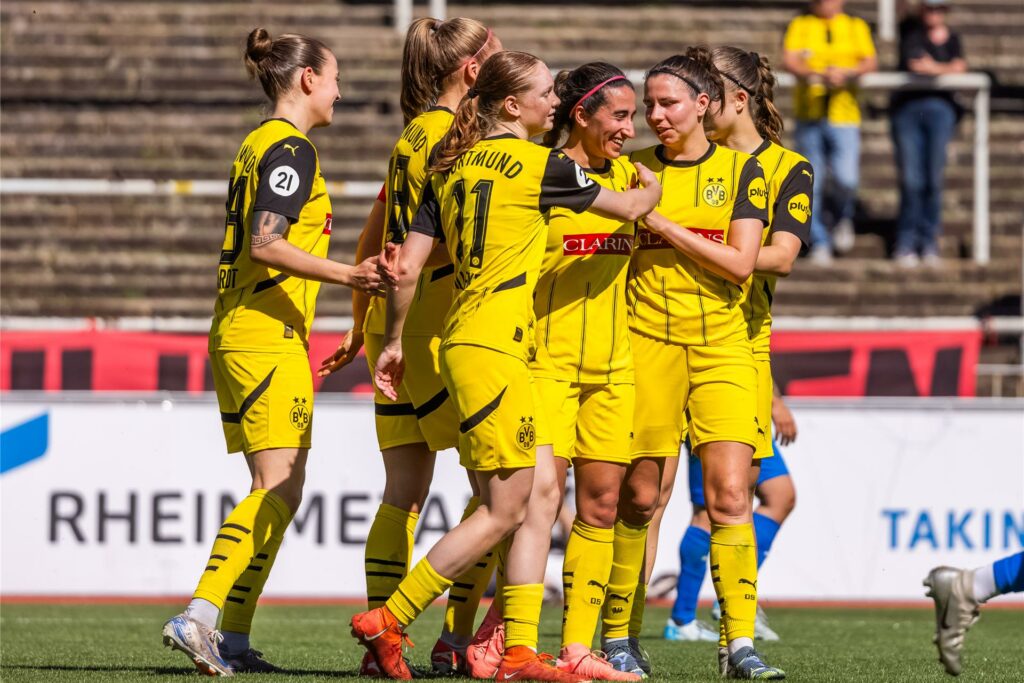 Siebenmal jubelten die BVB-Fußballerinnen