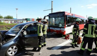Unfall bei Sankt Augustin/ Bonn A59: Karambolage