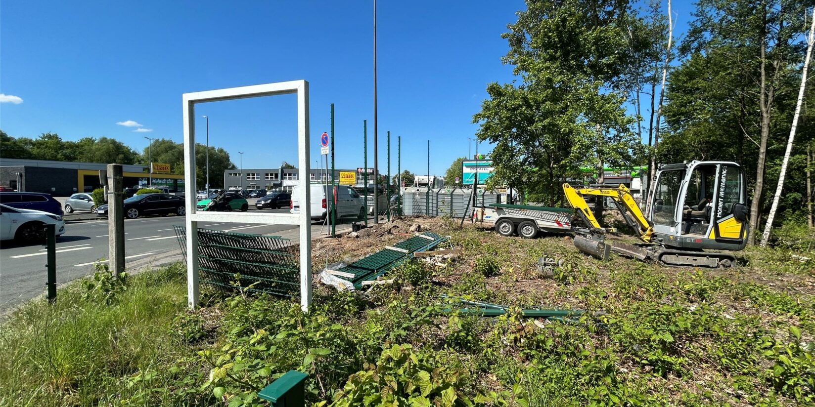 Vier-Meter-Zaun soll illegale Müllkippe verhindern