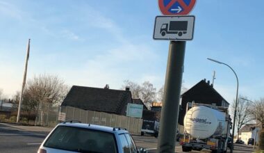Dortmund: Rollerfahrer übersehen - 17-Jähriger schwer verletzt