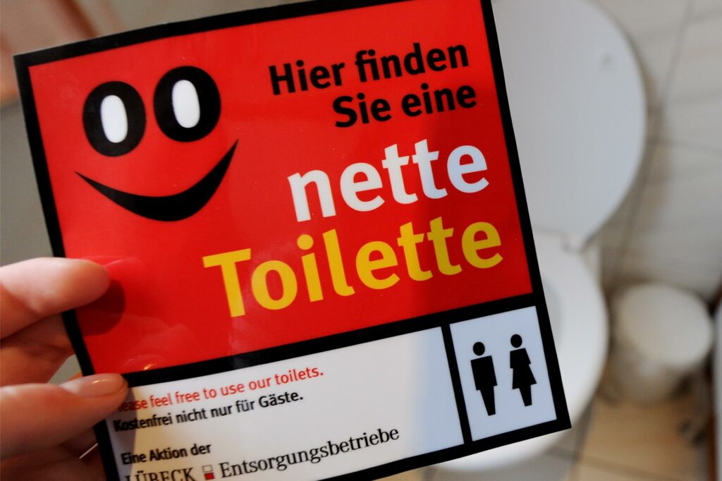 Der Aufkleber zu dem Toilettenkonzept „nette Toilette“