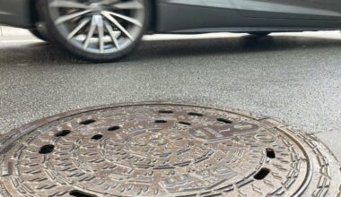 Stadt saniert beschädigte Schachtdeckel am Buddenacker