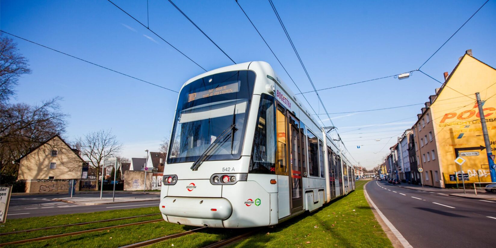 Unfall in Gelsenkirchen-Schalke: Bahn überrollt Einkaufswagen
