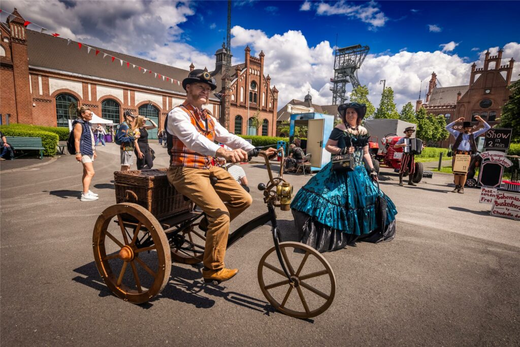 Aufwendige Kostüme und spektakuläre Darbietungen – dafür steht das Steampunk-Fest 