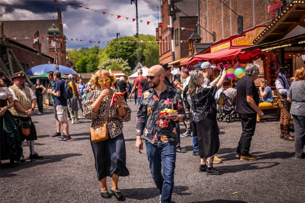 Aufwendige Kostüme und spektakuläre Darbietungen – dafür steht das Steampunk-Fest 