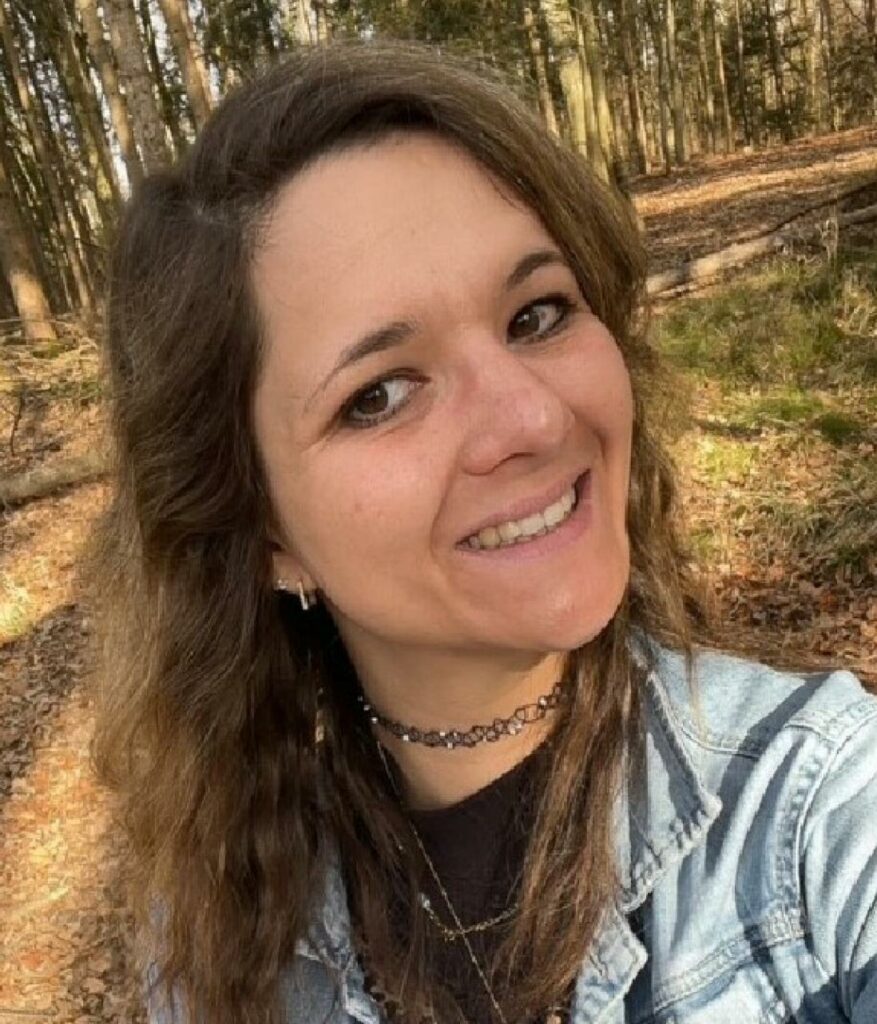 Die Polizei Oberbayern Süd sucht mit diesem Foto nach einer vermissten 30-Jährigen.
