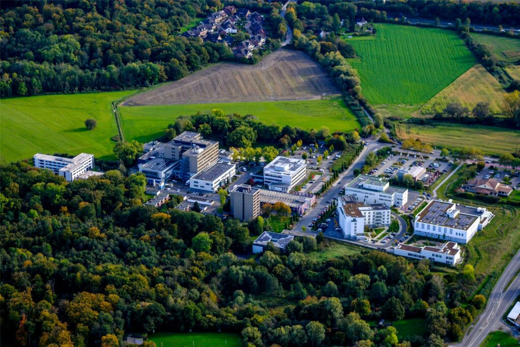 Das Evangelische Krankenhaus an der Grutholzallee mitsamt EvK-Gesundheitscampus in Castrop-Rauxel wird einer von mehreren Arbeitsorten von Luljeta Korca.