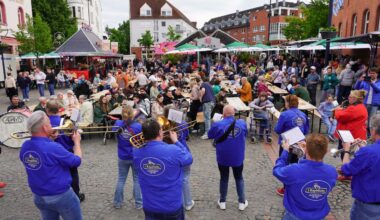 Party mit Live-Musik und Festumzug