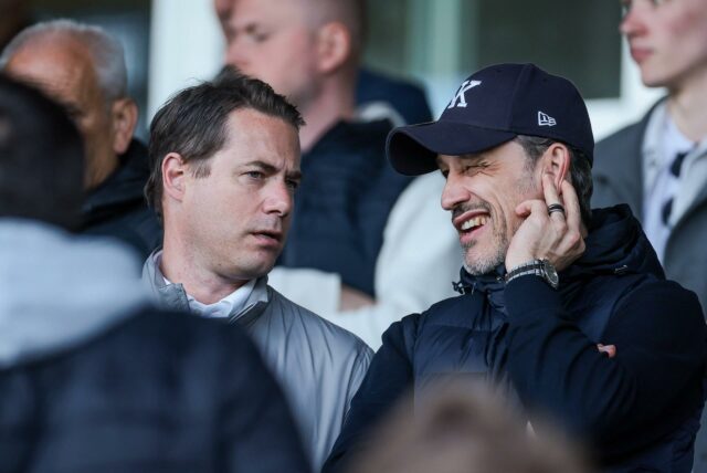 BVB-Sportgeschäftsführer Lars Ricken und Trainer Niko Kovac unterhalten sich.