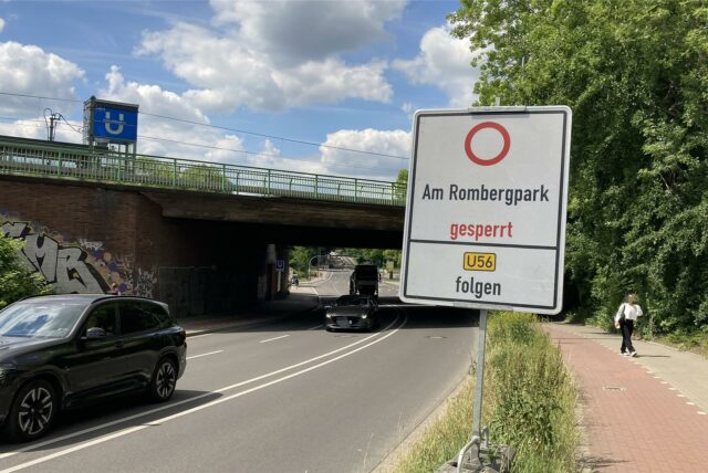 Baustelle auf der Nortkirchenstraße. Richtung Rombergpark ist gesperrt