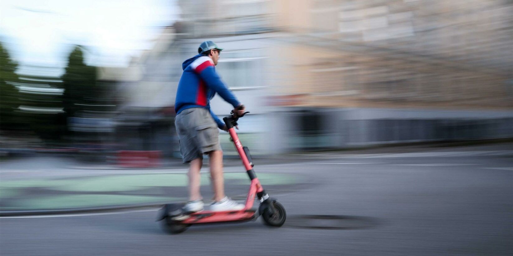 E-Scooter-Fahrer prügeln Mann (51) ins Krankenhaus