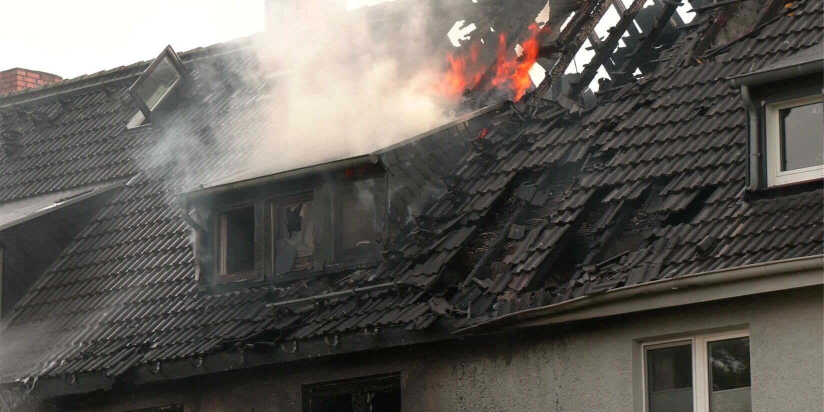 Frau bei Brand in Wohnhaus gestorben