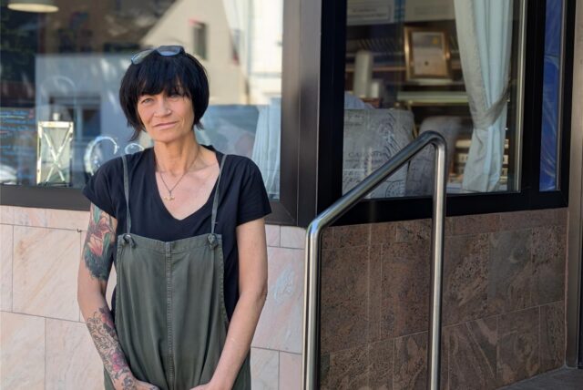 Nicole Kulak vor ihrem Imbiss.