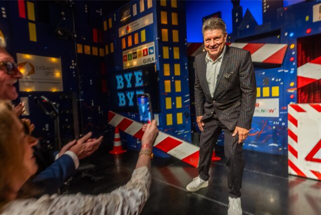Bruno Knust auf der Bühne des Theaters Olpketal