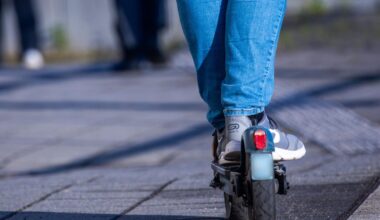 zu zweit auf E-Scooter, Polizei warnt