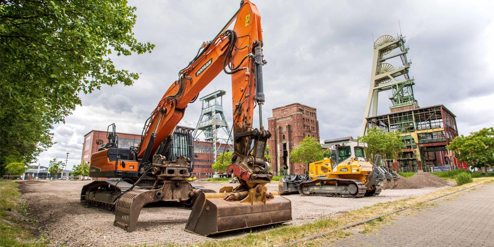 Bagger schaffen Platz für Veranstaltungen