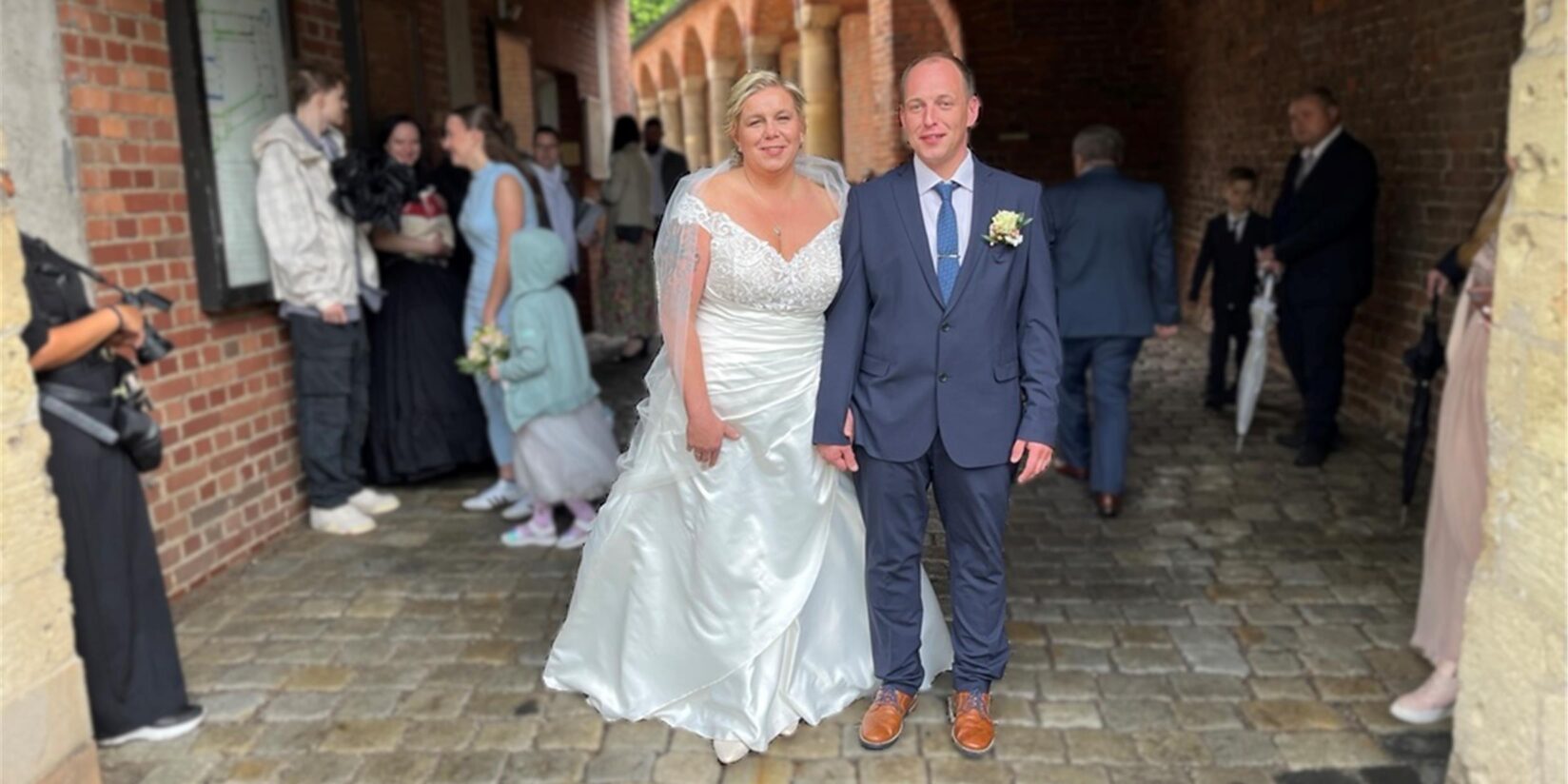 Isabella und Marcin heiraten im Regen am Schloss Herten