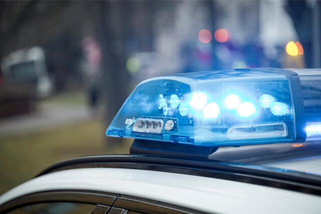 Das Blaulicht eines Polizeifahrzeuges. Symbolbild.