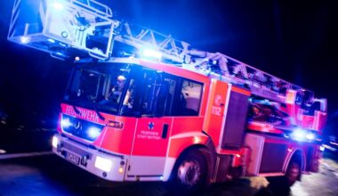 Feuerwehr in Herten: Nachbarn löschen brennende Hecke