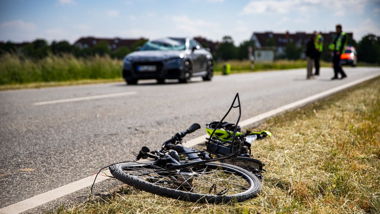 Radfahrer wird in Flörsheim von Auto erfasst und stirbt | Regional