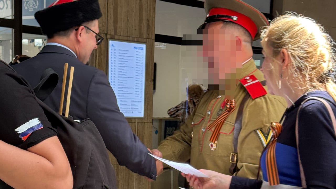 Russisches Haus in Berlin: Heimliche Propaganda-Party enthüllt | Politik